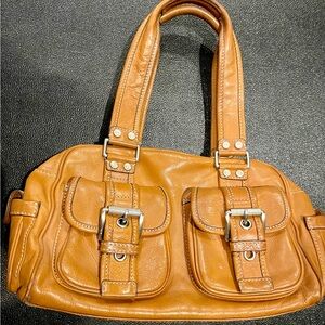 MICHAEL Michael Kors Tan Leather Shoulder Bag with Classic Design
